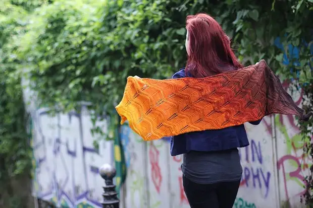 Gradienten stricken mit Blumenübergang: helle Ideen und Meisterkurse