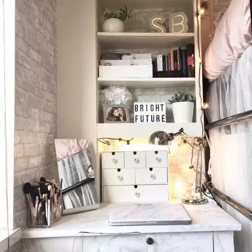 Cómo equipar una habitación en un albergue estudiantil. Dos estudiantes volvieron la habitación en un albergue en un dormitorio increíblemente acogedor.