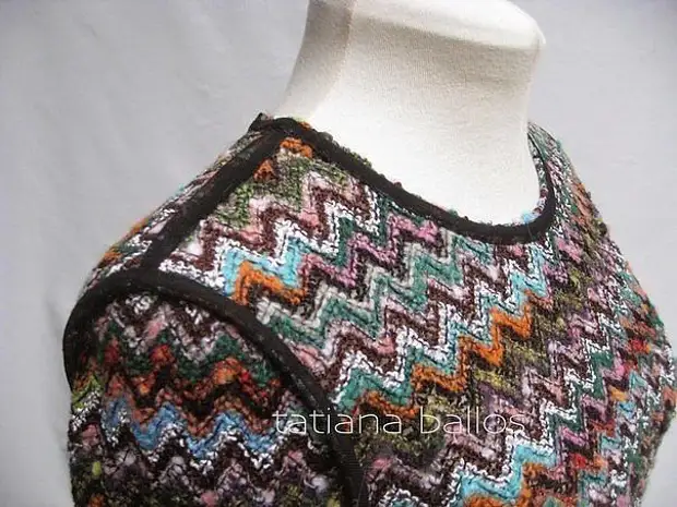 Perawatan saka potongan ing knitwear sing gedhe banget