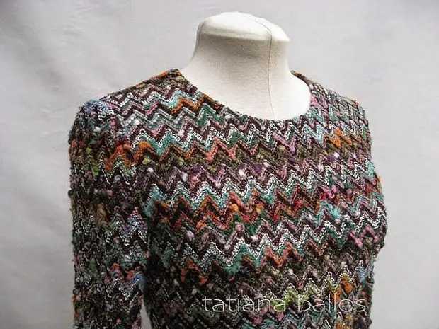 Treatment of cuts on a large loose knitwear 2