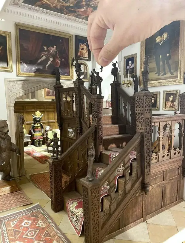 Británico durante 30 años construye su propio castillo en miniatura. ¡Y su detalle se está reduciendo!