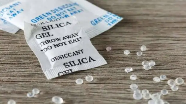 You are in vain throwing silica gel!