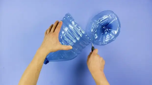 دکور جذاب و منحصر به فرد ساخته شده از بطری های پلاستیکی. فقط یک افسانه پری!