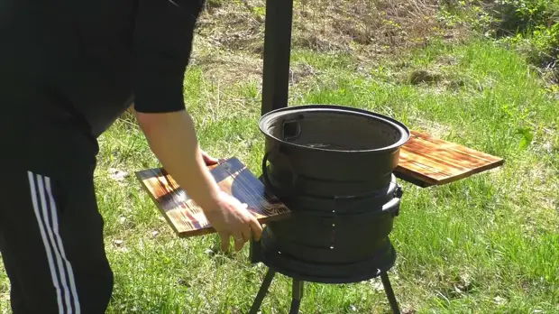 Domáce pre domácu a letnú chatu z kovu šrotu, ktorá poteší rodinu takmer celý rok