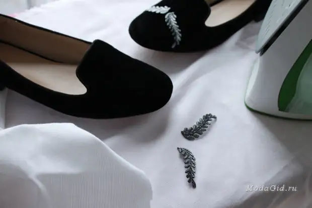 5 idei simple de servitoare de mână pentru decorarea și modificarea pantofilor