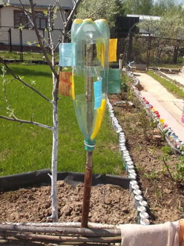 Ideeën van het gebruik van plastic flessen in de tuin en de tuin