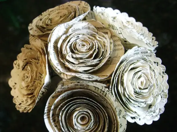 vintage-sheet-music-rolled-paper-flowers (550x412, 102Kb)