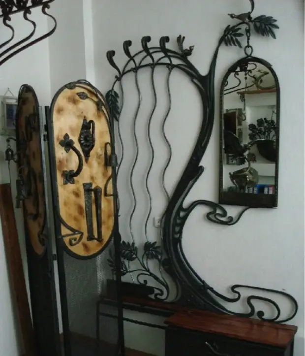 Wall hanger in the hallway: crafts do it yourself and unusual ideas