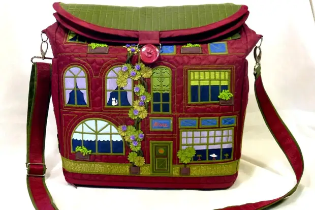看看大师埃尔维拉·阿尔斯拉诺瓦的作品。她缝制了奇妙的袋子。与房屋和城市