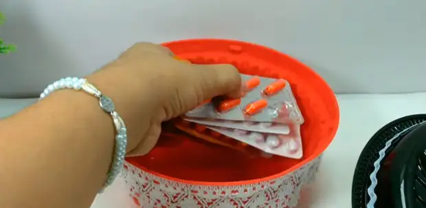 Ang advanced na ideya ng paggamit ng plastic packaging mula sa ilalim ng cake