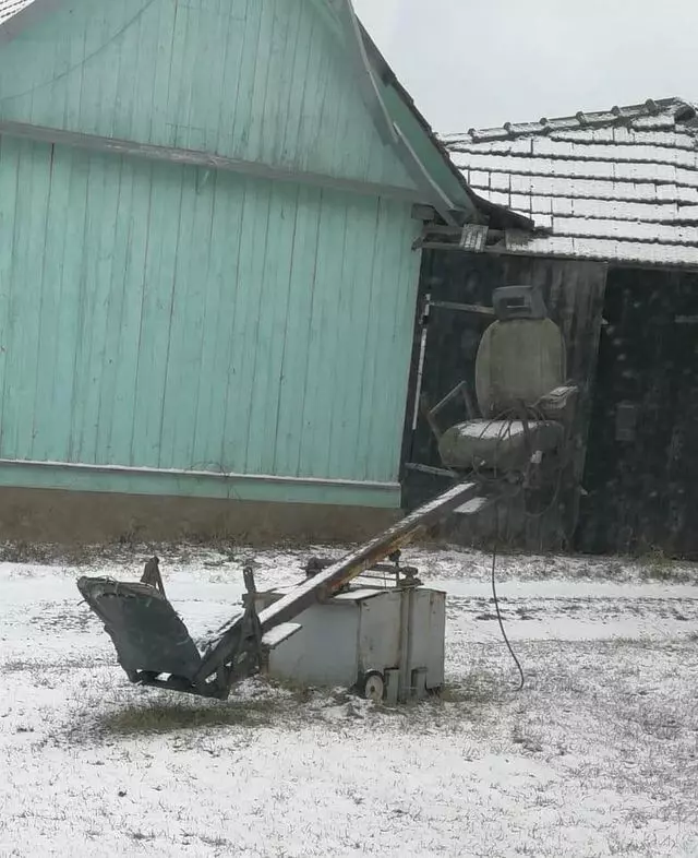 4. Swings Postpokalistiċi