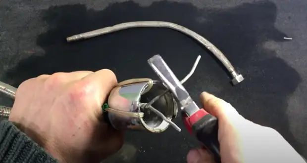 Do not throw away the old plumbing hose! Make it from it a very useful homemade