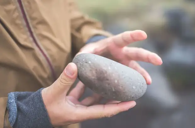 Plizyè fason pou ede chaje telefòn lan san plato