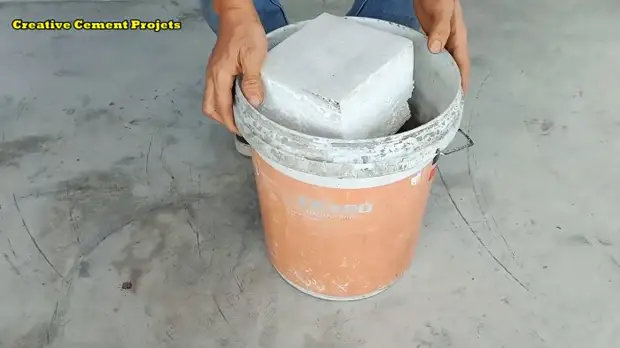 Jak z hlíny a cementu činí kompaktní kamna pro vaření