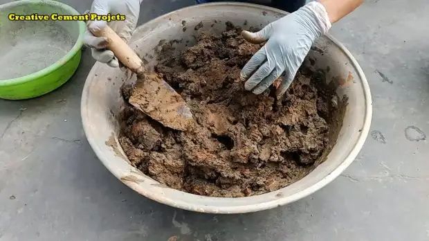 मिट्टी और सीमेंट से कैसे खाना पकाने के लिए एक कॉम्पैक्ट स्टोव बनाते हैं