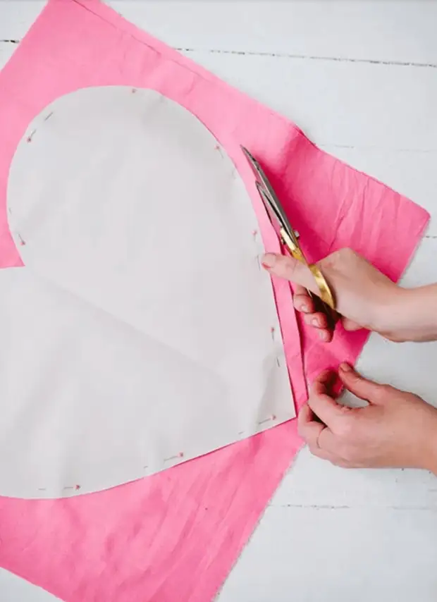 Kami menjahit bantal dalam bentuk hati: hadiah untuk Hari Valentine, dekorasi lucu melakukannya sendiri