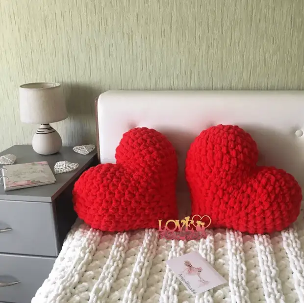 We jahit bantal kanthi bentuk jantung: hadiah kanggo dina valentine, dekorasi cute dhewe