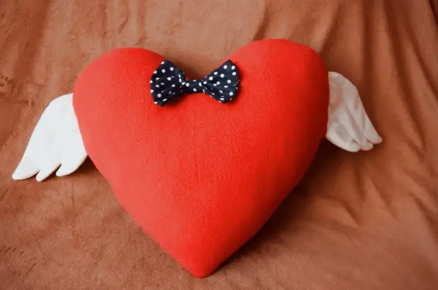 Aħna sew mħaded fil-forma ta 'qalb: rigal għall Valentine Jum, Dekorazzjoni Ħelu Do It Yourself