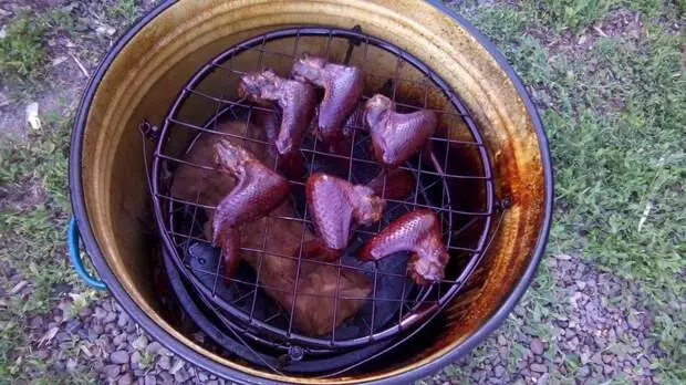 Smokehouse fra den gamle sovjetiske potten