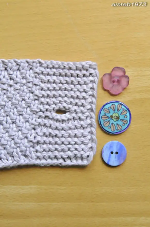 How to tie an invisible loop for big buttons