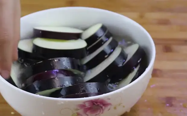 Eggplants appetizing রান্না জন্য দ্রুত এবং অস্বাভাবিক রেসিপি