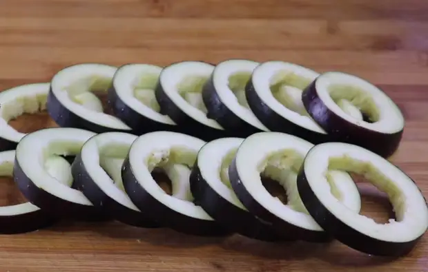 Eggplants appetizing রান্না জন্য দ্রুত এবং অস্বাভাবিক রেসিপি