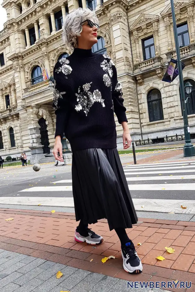 Fashion ji bo jinan ji bo 50 ji karmen spanî û berbiçav Carmen Himeno