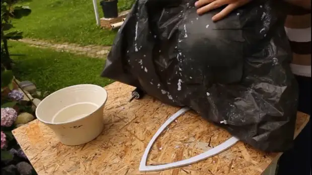 Cómo hacer una hermosa pantalla de papier mache