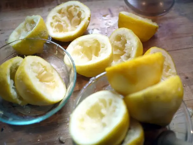 Lemonik asit zaten bulaşık makinesi için birçok yolun parçası.