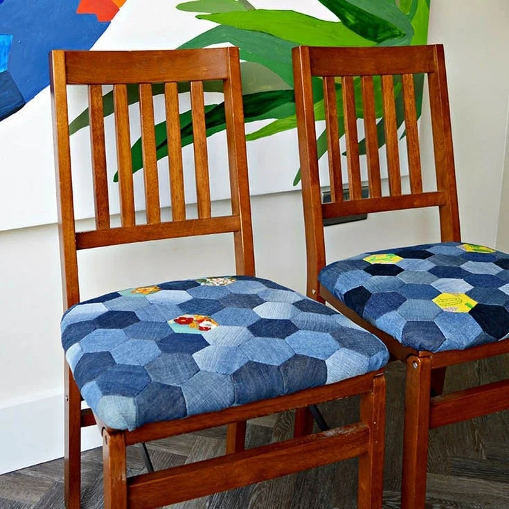 Idée: siège pour la chaise de vieux jeans en technique patchwork