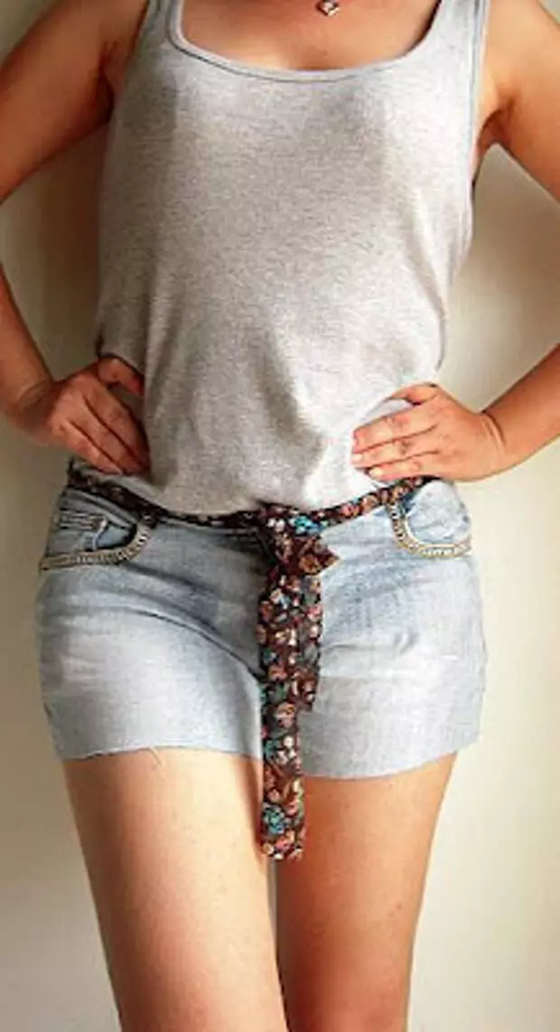 How gracefully put jeans in the belt