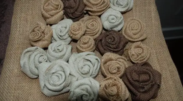 Hoa từ Burlap tự làm