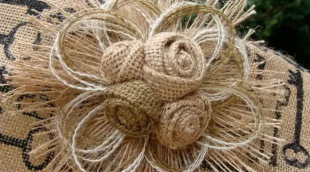 Hoa từ Burlap tự làm