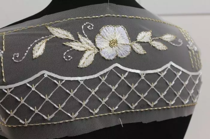 Luneville Embroidery: Tsiambaratelon'ny Fifehezana