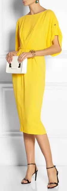 Chic atrodo Graži geltona suknelė su juodais kulnais sandalais