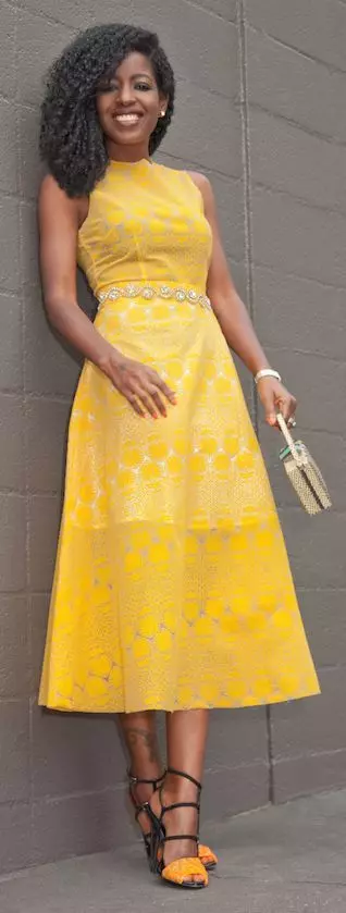 Jatuh cinta dengan gaun marigold cantik ini. Halo musim semi! #liveincolor.