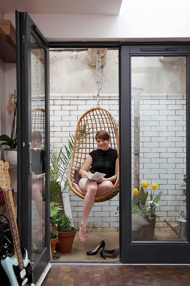 La donna ha comprato un bagno pubblico e lo ha trasformato in un appartamento da sogno