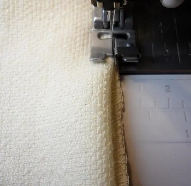 Costura contada na máquina de costura 1