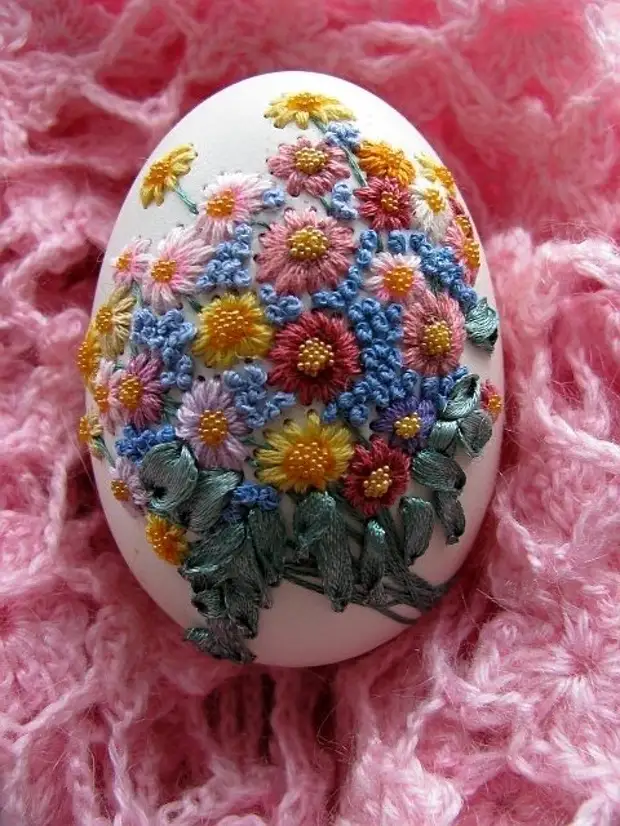 壊れやすい美しさ。 Eggshell + MKの刺繍