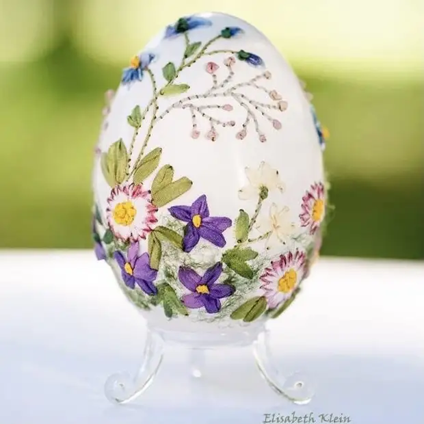 壊れやすい美しさ。 Eggshell + MKの刺繍