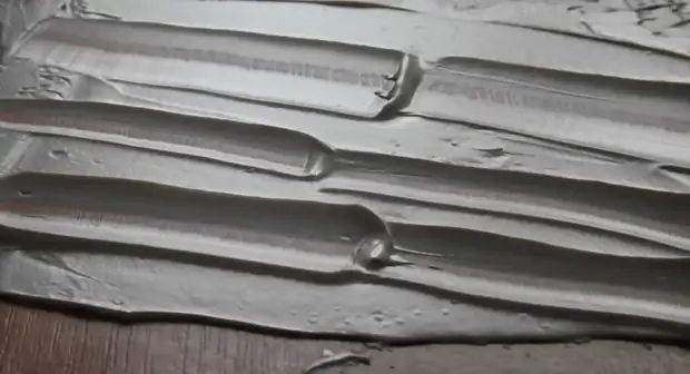 Ako povežete kit + plastičnu kašiku, tada ćete dobiti zanimljiv dekor: video