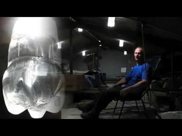Semoga cahaya! Mekanik menemukan cara menerangi rumah dengan botol dengan air