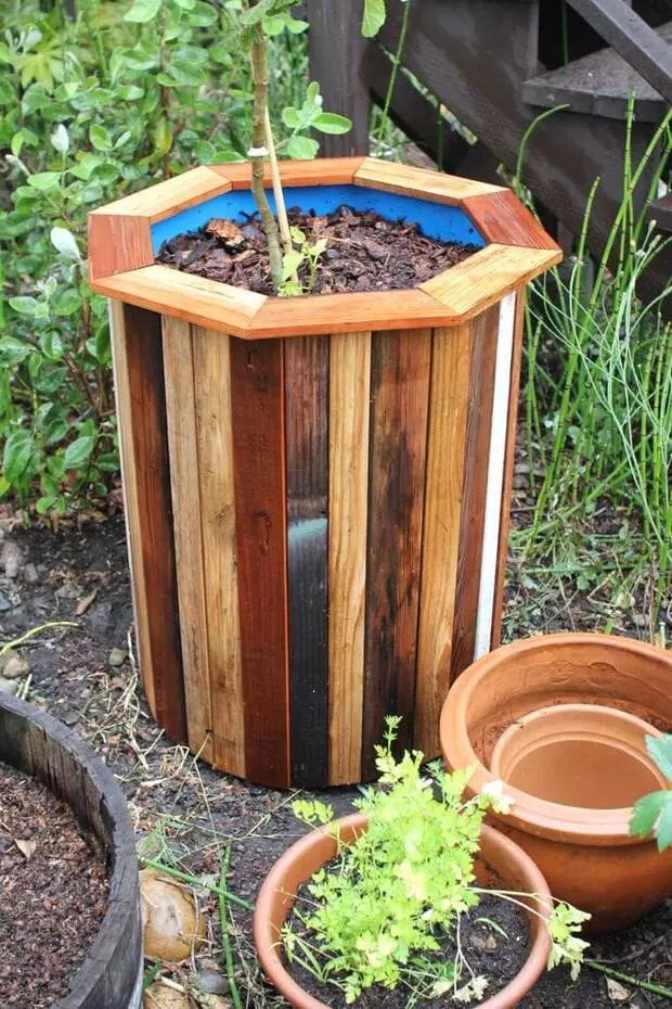 Successful and beautiful garden barrel decor