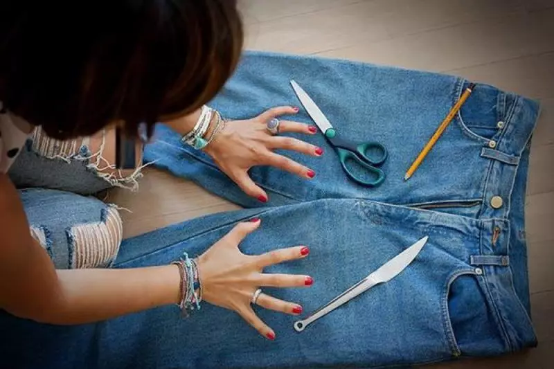 Elegantaj aferoj de malnovaj jeans: Vera ŝanco ĉiam esti tendenco