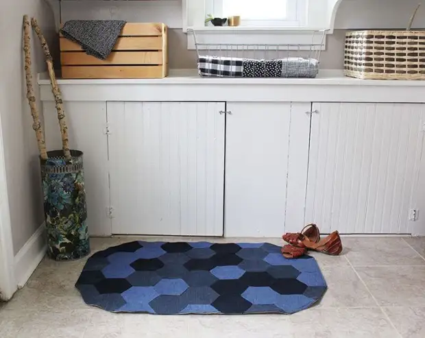 Једноставна и оригинална тепиха од старих фармерки који ће украсити било који дом