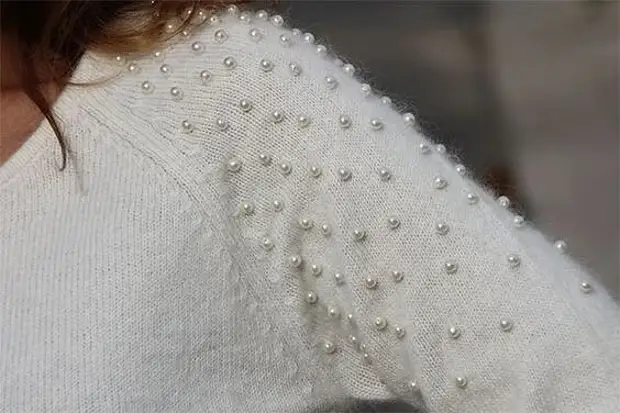 Riċeviment tal-moda: Ħwejjeġ, irrakkmati minn żibeġ, żibeġ u rhinestones