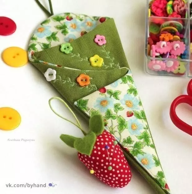 We sew an original and comfortable case for scissors