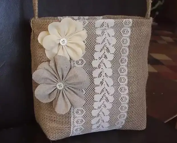 Bags of burlap ... 50 ideas! Yes, what else ...