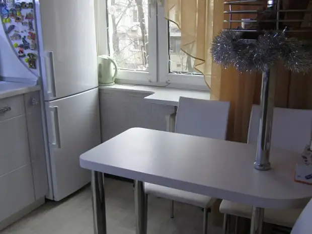 35 examples, how to save place in the kitchen using a small table