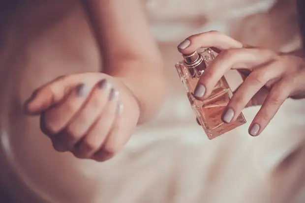 ¿Qué reglas deben mantenerse al elegir un perfume, para no golpear la cara de tierra y cómo elegir la fragancia?